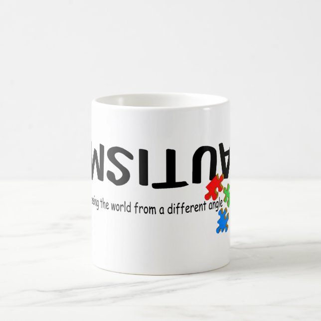 Mug Voyant le monde d'un angle différent (morceaux) (Centre)