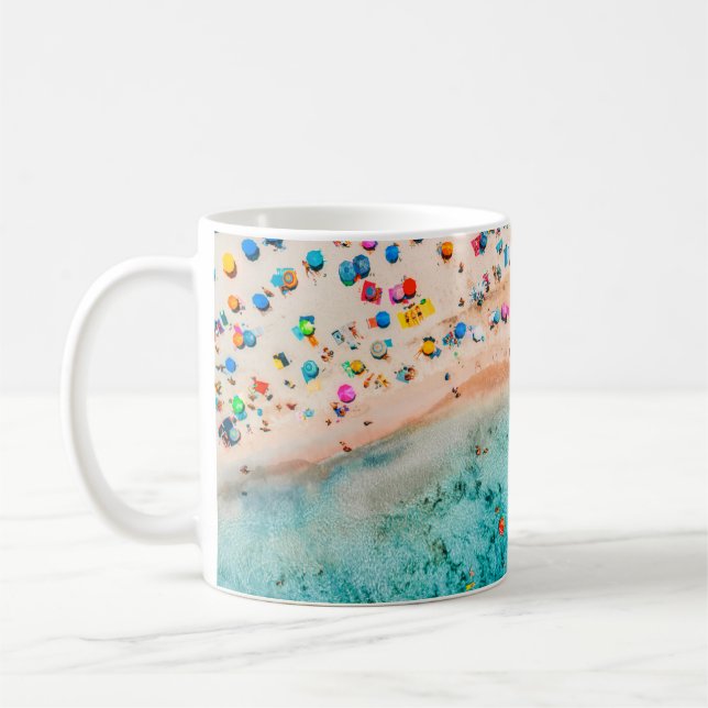 Mug Vue aérienne de la plage de sable avec des parasol (Gauche)