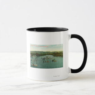 Mug Vue aérienne des bateaux sur le lac Watsonville
