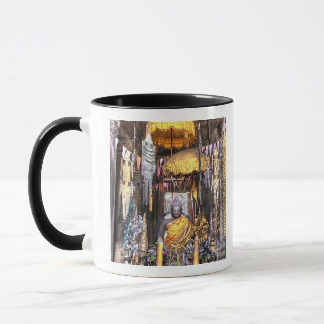 Mug Vue de la zone de l'autel à l'intérieur du temple  (Gauche)
