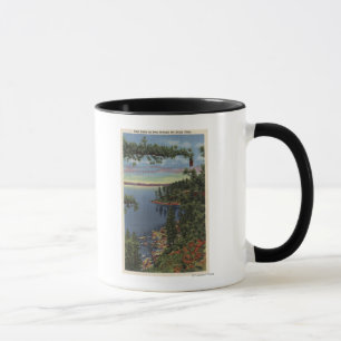 Mug Vue de lac par des pins de sucre