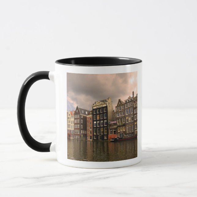 Mug Vue de l'architecture unique et à pignons (Gauche)