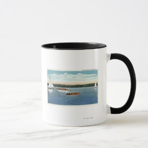 Mug Vue de voile et de canots automobiles sur le lac