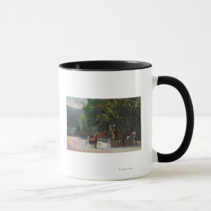 Mug Vue d'entrée sur la ruelle ombragée, chariot à che