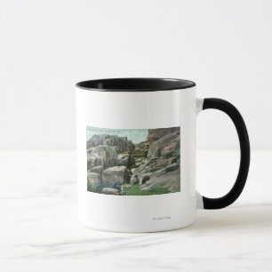 Mug Vue des étapes géantes croissantes de roche dans