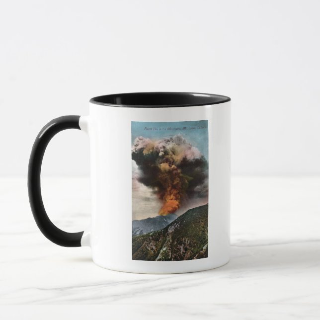 Mug Vue des feux de forêt dans les montagnes (Gauche)
