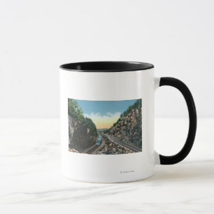 Mug Vue d'un train à côté de la route