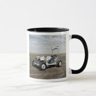 Mug Vue d'un véhicule lunaire de 1-G Rover