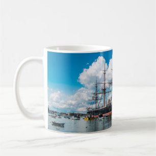 Mug Vue d'une frégate blindée victorienne historique