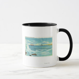 Mug Vue d'une scène de surf, bateaux sur la baie de