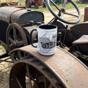 Mug Vue en coupe de 1913 d'un tracteur vintage