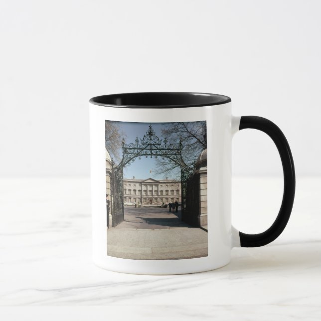 Mug Vue extérieure de la porte, établie 1745-47 (Droite)