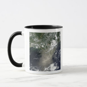 Mug Vue satellite des filets et des rubans d'huile