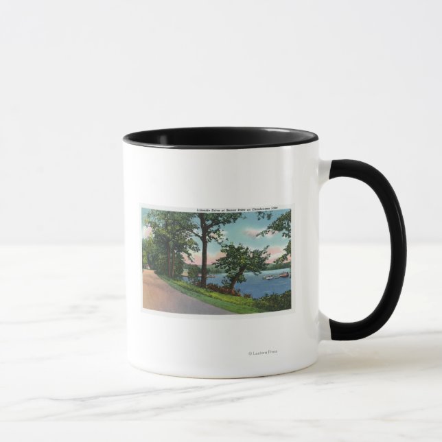 Mug Vue sur Lakeside Drive le long du lac Chautauqua (Droite)