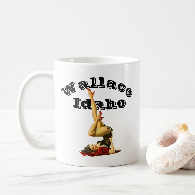 Mug Wallace Idaho Pinup Girl (Avec donut)