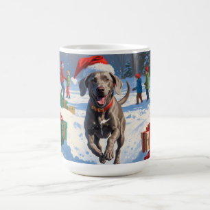Mug Weimaraner courant dans la neige avec un chapeau d