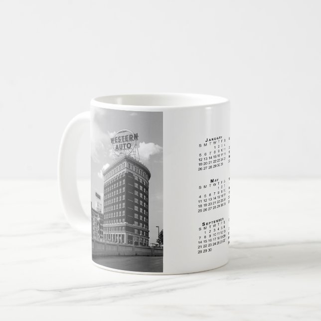 Mug Western Auto Curved Building 2025 Calendrier (Devant gauche)