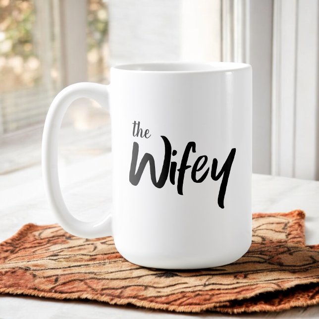 Mug Whimsical Wifey Brush Texte de script pour elle (Créateur téléchargé)