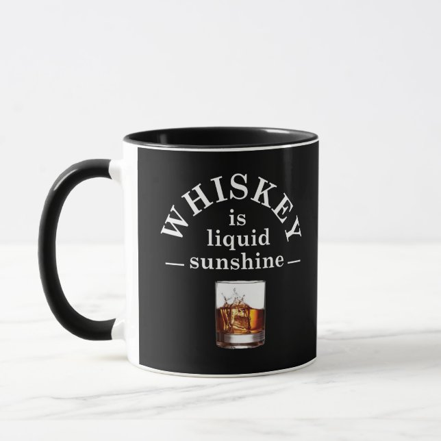 Mug Whiskey cite d'étranges paroles d'alcool (Gauche)