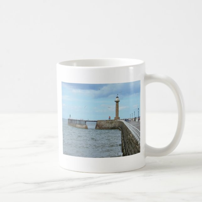 Mug Whitby dans le North Yorkshire, Angleterre. (Droite)