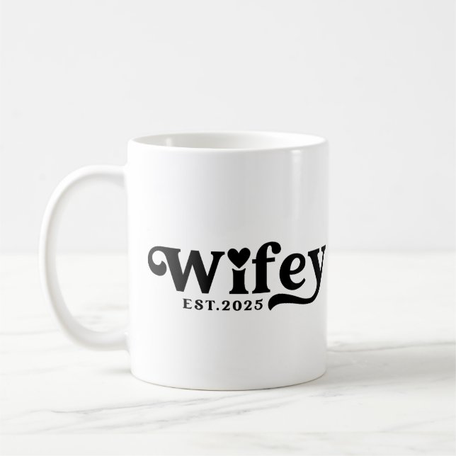 Mug Wifey Fait 2025 (Gauche)