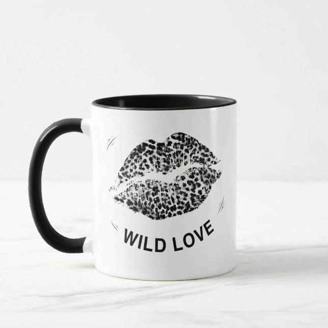 Mug Wild Kiss Graphic Tee (Gauche)