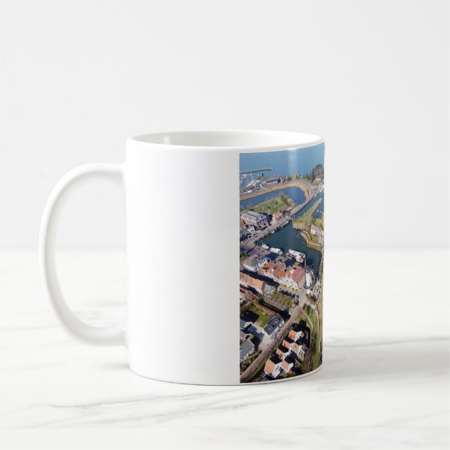 Mug Willemstad aux Pays-Bas avec un port moderne. (Gauche)