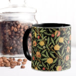Mug William Morris Grenade Vintage Victorien<br><div class="desc">Cette image est "Fruit" ou "grenade". Il s'agit d'un motif de papier peint créé vers 1866 par William Morris (1834-1896).</div>