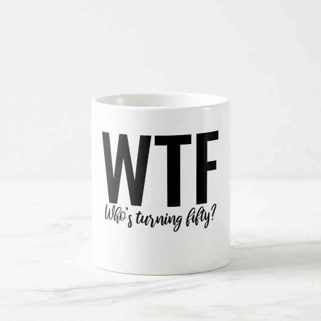 Mug WTF qui atteint la cinquantaine (Centre)