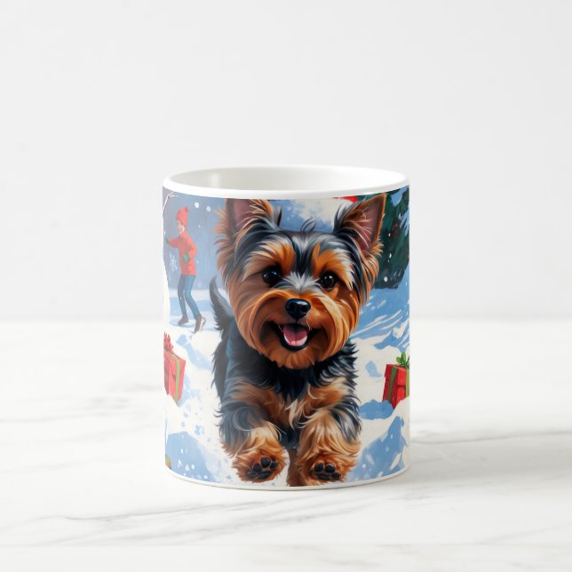 Mug Yorkshire Terrier dans la neige avec un chapeau de (Centre)