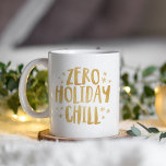 Mug Zero vacances chill drôle parties scintillant de N<br><div class="desc">Es-tu prêt pour Noël avant tout le monde ? Décorez-vous et écoutez de la musique de Noël sans honte ? Es-tu franchement festif ? C'est ta tasse, mon ami. Un esprit et astucieux "zéro refroidissement de vacances" qui dit en type ludique est entouré par de faux étoiles de parties scintillant...</div>