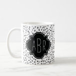 Mug Zones Dalmatiennes Noires et Blanches modernes Mon<br><div class="desc">Ce motif moderne de taches comme Dalmatiennes est en tendance et une façon très cool d'ajouter poster de animal à votre vie. N'oubliez pas de personnaliser le monogramme à trois lettres ! ©2014 tous droits réservés.</div>