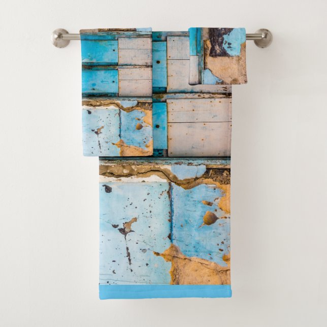 Mur bleu et porte (En situation)