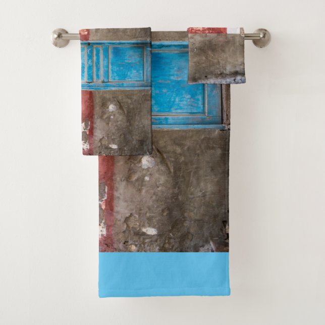 Mur coloré avec porte bleue (En situation)