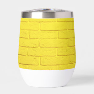 mur en brique jaune