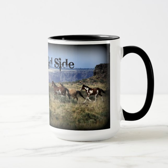Mustangs de l'Orégon sur la TASSE latérale sauvage (Droite)