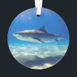 Nage des requins Eau bleue<br><div class="desc">Nage de requin Eau de l'océan bleu C'est une créature majestueuse de la mer bleu profond. Le requin gris nage avec la nageoire pointue et blanc sous le ventre.  Parfait pour les amoureux des requins dans votre vie.</div>