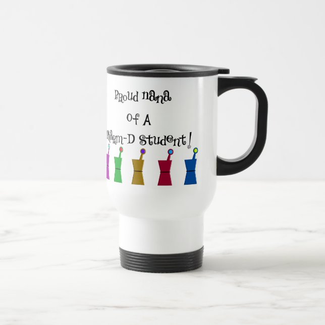 Nana fière d'une tasse de voyage d'étudiant de (Droite)