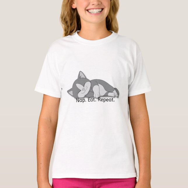 Nap Eat Repeat T-shirt – Cute Sleeping Cat Graphic (Devant)