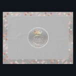 Nappe 16e anniversaire Mariage Cire, Peridot & Satice Fl<br><div class="desc">Quelle belle et réfléchie façon de marquer leur 16ème anniversaire,  avec un clin d'oeil aux perdots traditionnels,  bougies en cire et fleurs de statice,  le tout avec un arrière - plan argenté !</div>