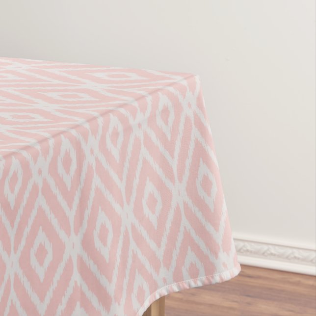 Nappe Chic pastel rose pâle ikat motif de diamants triba (In Situ)