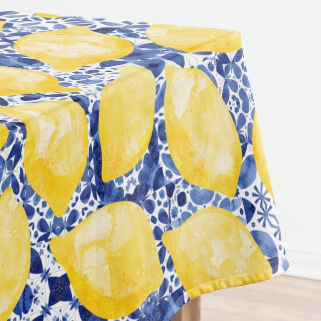 Nappe Citrus citron Aquarelle Bleu Carrelage méditerrané (Watercolor lemons on a blue and white Mediterranean tile background patterned tablecloth)