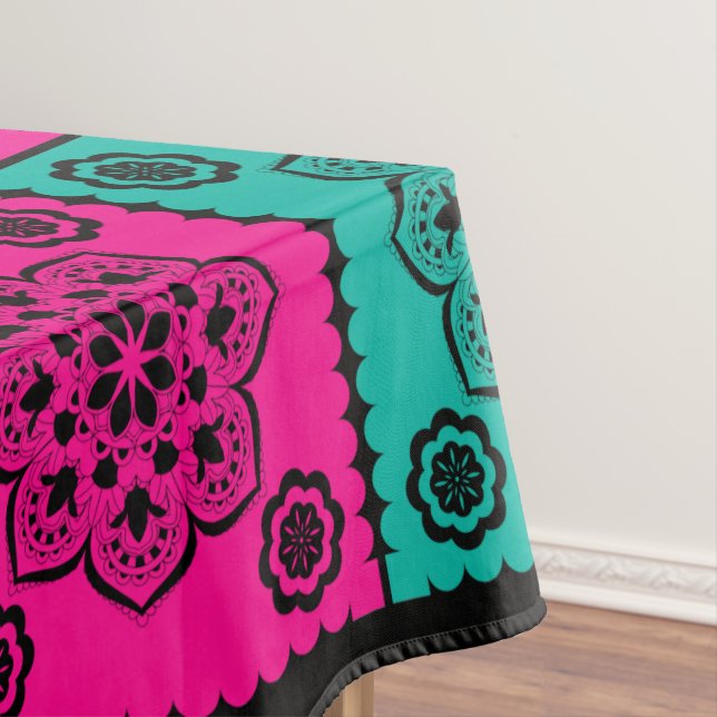 Nappe Coloré mexicain Papel Picado sur noir (In Situ)