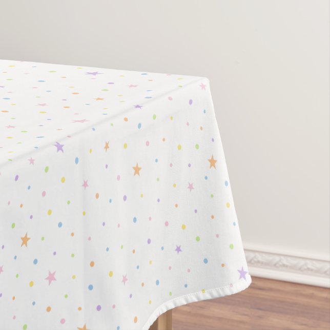 Nappe de fête en pastel avec confettis (In Situ)