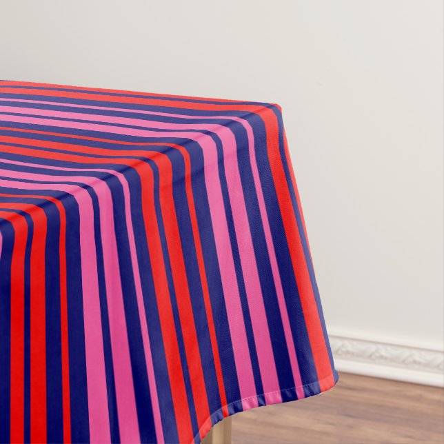 Nappe Design à rayures verticales bleu marine rouge rose (In Situ)