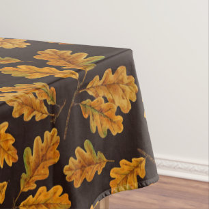 Nappe Feuilles de chêne automnal sur brun foncé