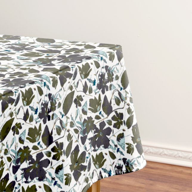Nappe Fleurs d'aquarelle Clematis (Clematis green blue floral vine table cloth by Studio Posies. )