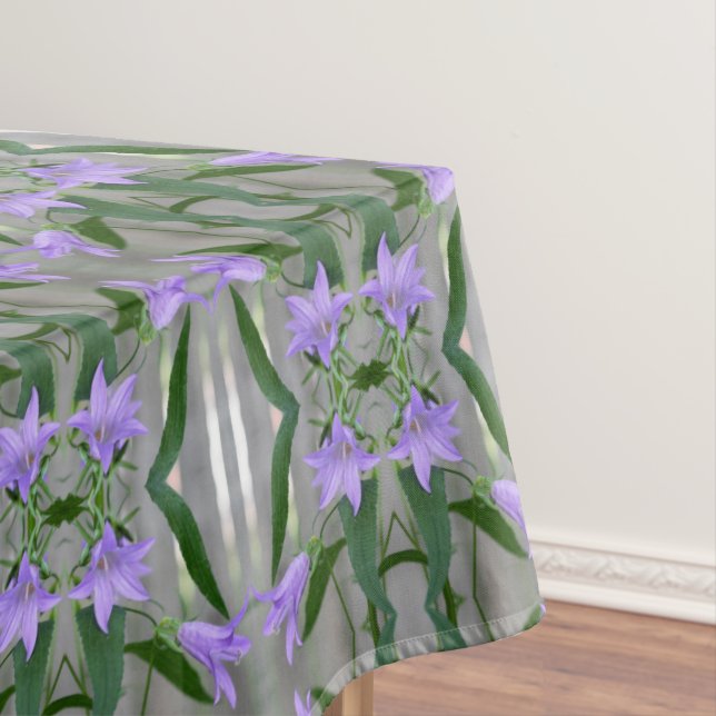Nappe Fleurs Lys violettes délicates Art Abstrait (In Situ)