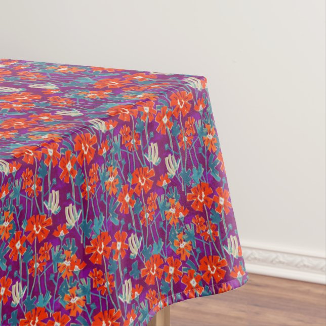 Nappe Fleurs orange sur coussin pourpre (In Situ)