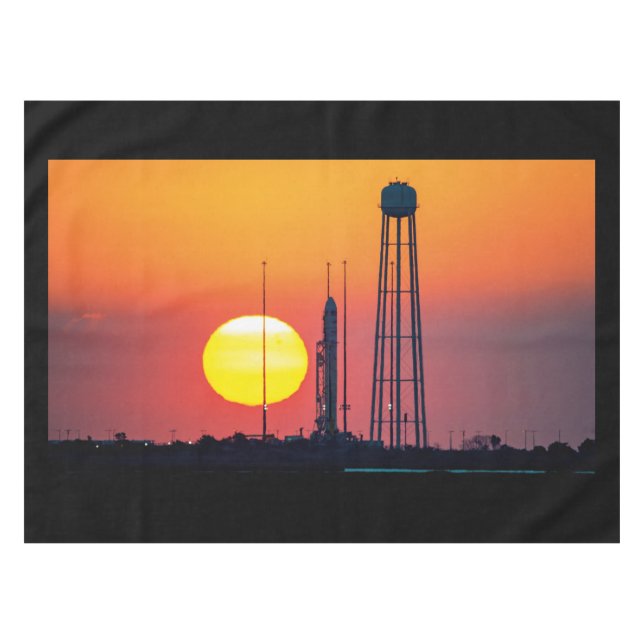 Nappe Lancement de la fusée Antares de la NASA au lever  (Devant (Horizontal))